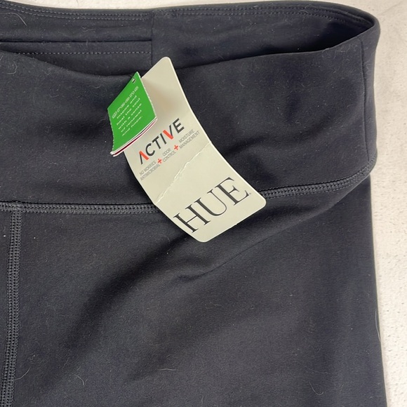 NWT Hue Active Cool Breeze Capri Leggings Black and Navy Size Medium - Picture 2 of 12